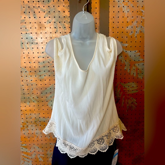 bobeau Tops - Bobeau cold shoulder shirt.